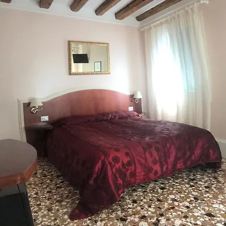 A Le Boteghe 3* البندقية