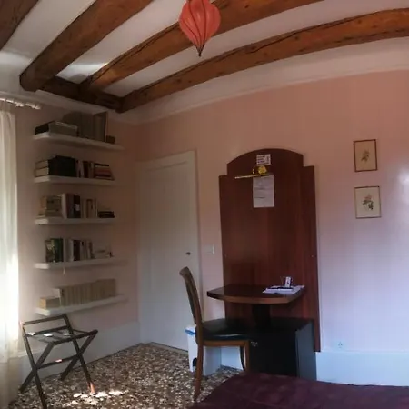 Couette-café A Le Boteghe 3*